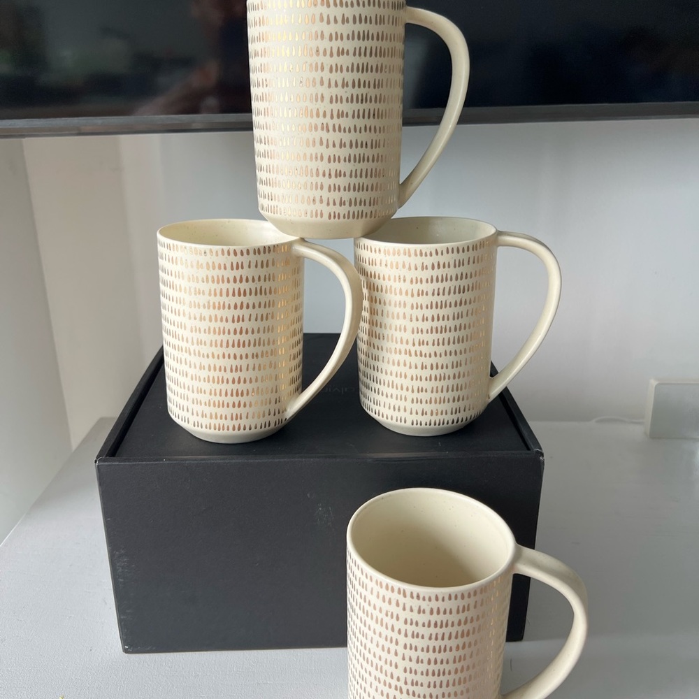 Calvin Klein Cream and Gold Dining Mugs Set 16oz